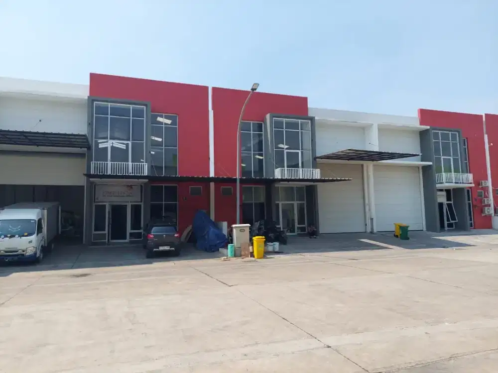 Di  jual  Gudang  gandeng bagus, bersih, siap pakai. Di kawasan elite Pergudangan Bizpark 3. Bekasi Barat