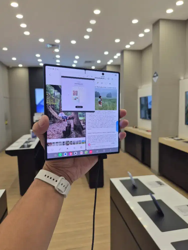 Samsung Galaxy Z Fold7 free Galaxy Buds & Adapter Ori