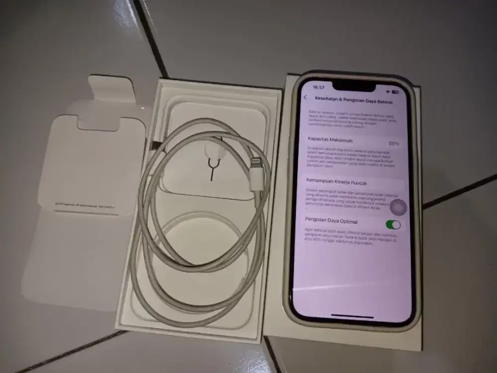 iPhone 13 128 bekas ,Masi Mulus no minus pemakaian pribadi