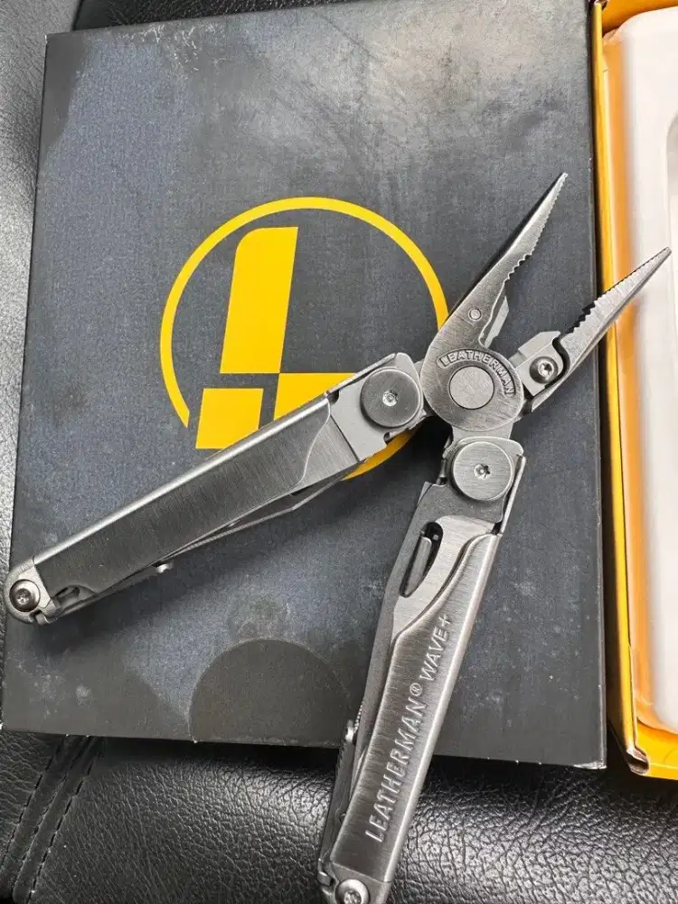 Leatherman Wave+ multi tool 18 alat serbaguna outdoor gunting pisau