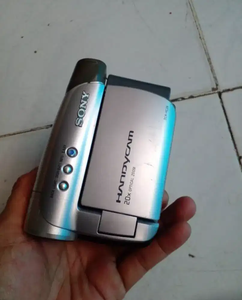 Jual kamera handycam masih mulus kondisi mati minus cassan tidak ada