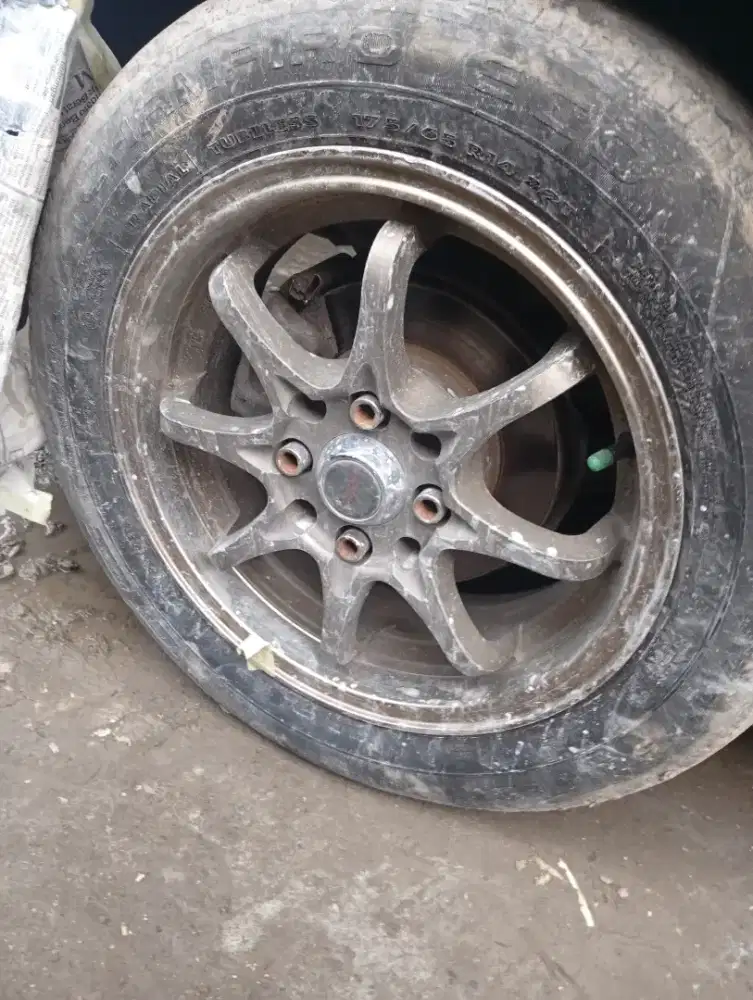 Velg racing 14 ce28 pcs 4x100/114 + ban alakadarnya