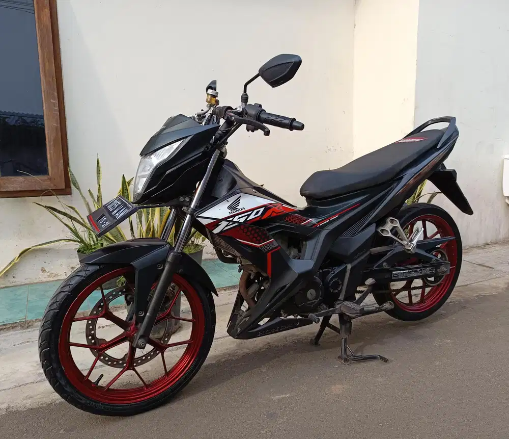 Di jual cepat sonic 150R 2021 sehat terawat