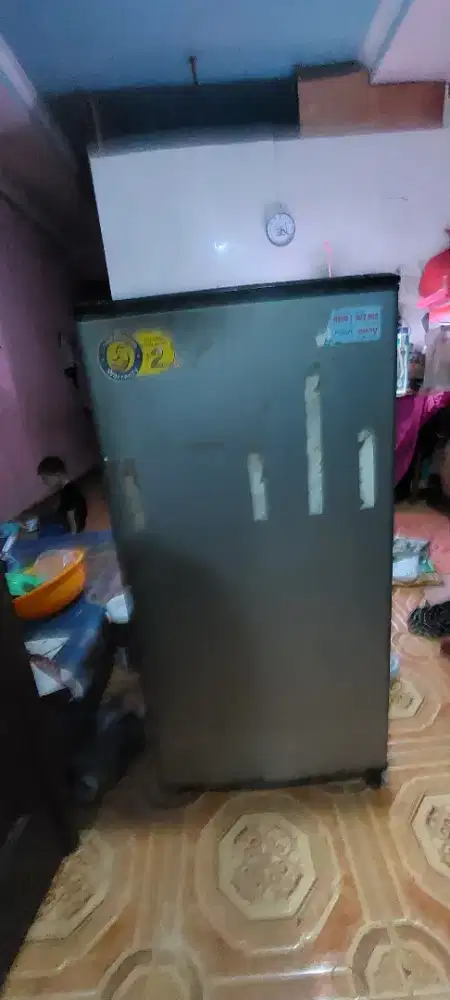 Kulkas merek AQUA 1 PINTU harga 300.000