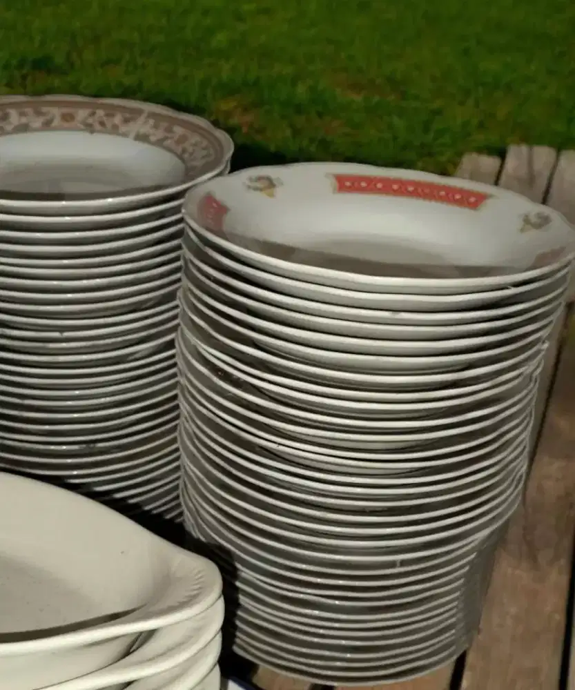 Piring Keramik Sedang