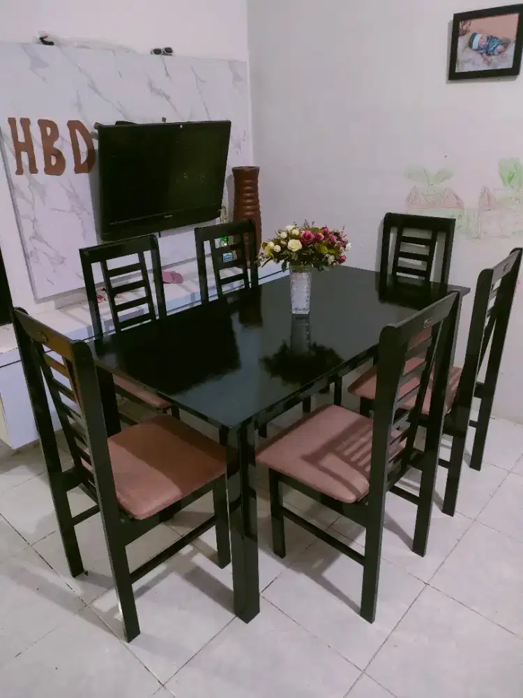 MEJA MAKAN SEBULAN PAKAI