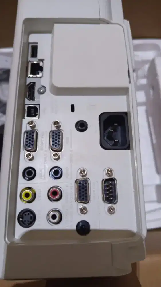 Proyektor sony VPL-SW235