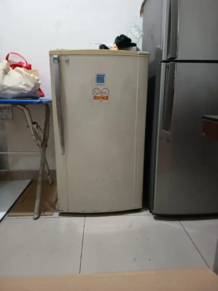 Kulkas sharp 1 pintu