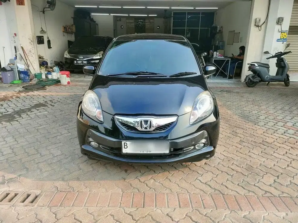 (KM 49 RB) DP 5 JT BRIO E MANUAL 2015 HITAM HONDA 1.2 SATYA