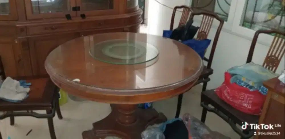 Dijual lemari jati ukir antik