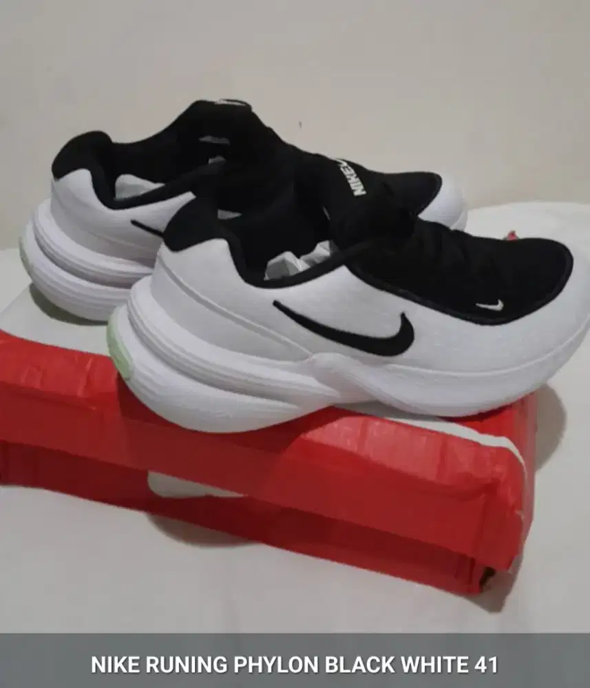 NIkE RUNNING SIZE 41