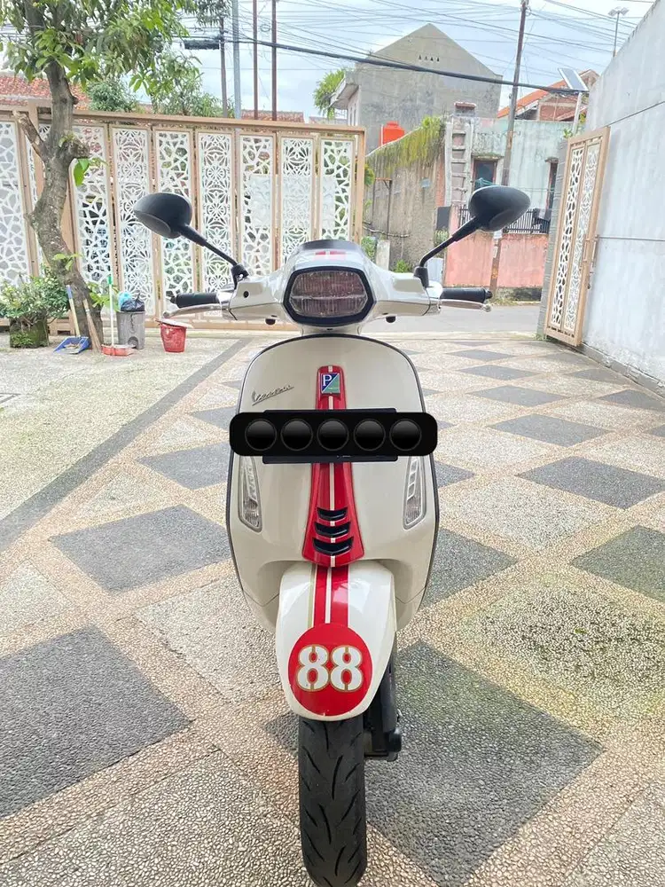 DIJUAL CEPAT vespa racing sixties 150 iget abs