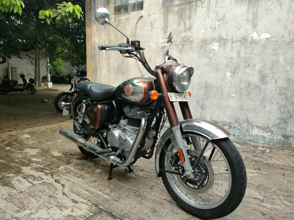 Bs kredit/TT Royal Enfield 350 Classic Bronze low KM meteor Hunter