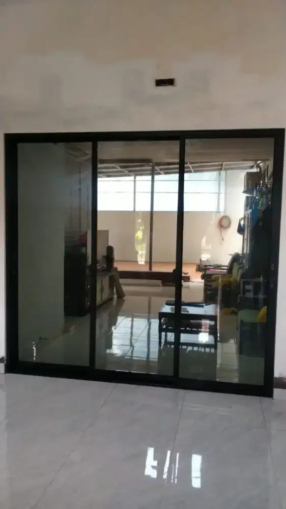 Jasa pemesann dan jasa pengerjaan kusen pintu & jendela alumunium