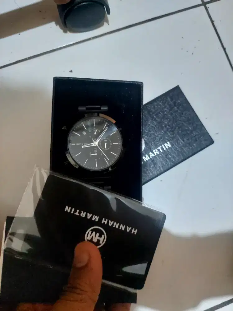 jam tangan HANNAH MARTIN