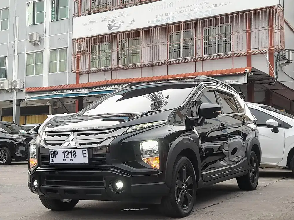 MITSUBISHI XPANDER CROOS  AUTOMETIC PAJAK HIDUP STNK BPKB LENGKAP