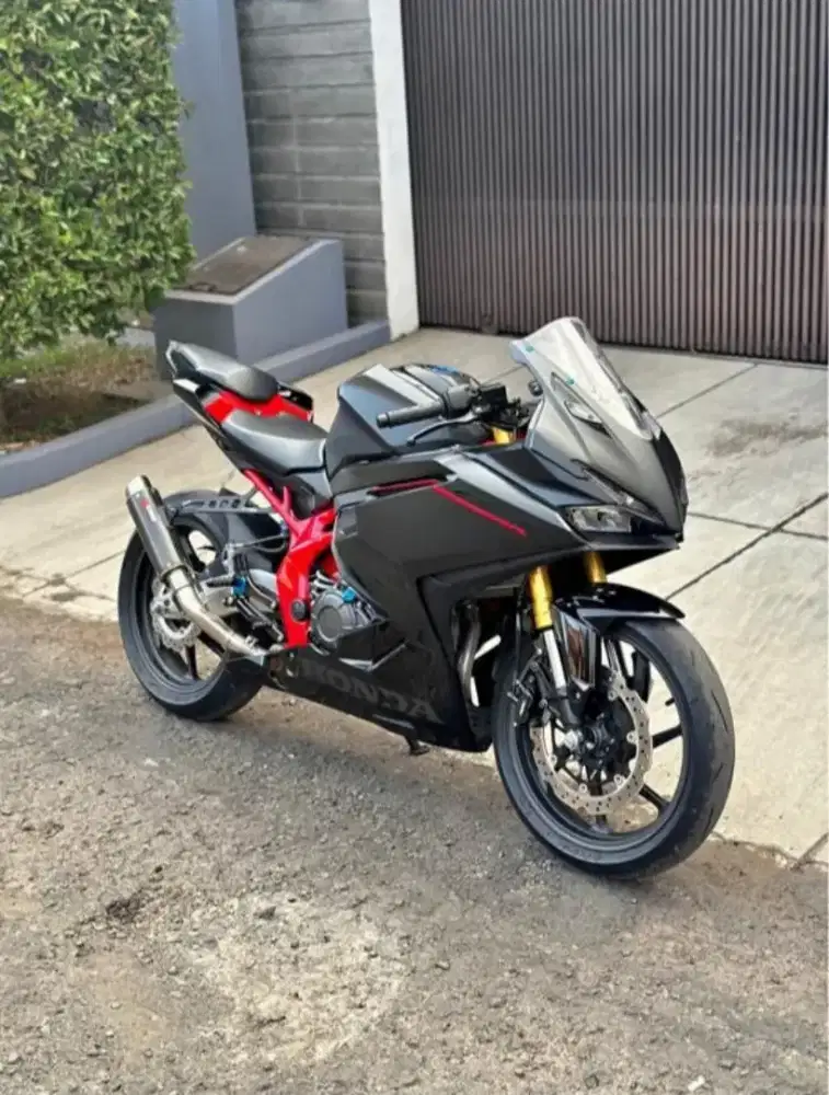 BEKAS BERKELAS CBR 250RR NEW
