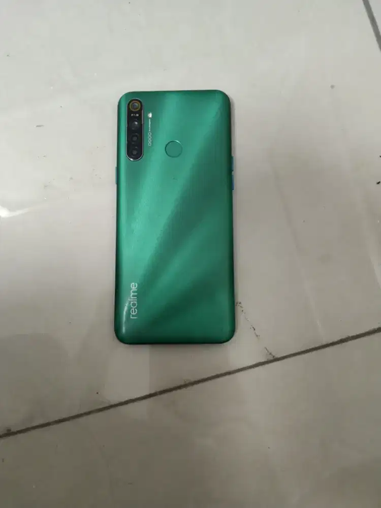 Realme 5 i Ram 4/64 bleng lcd  ke tekan kunci