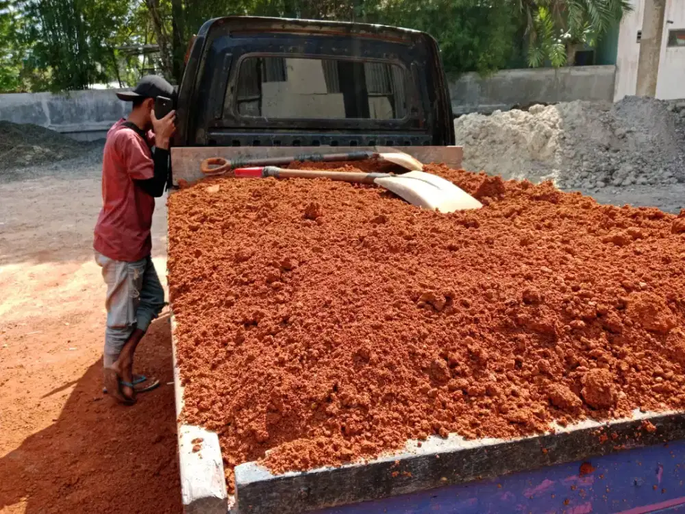 Tanah uruk,batu Seplit dan pasir