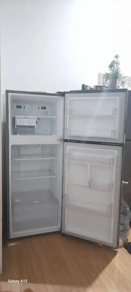 KULKAS LG GN-B195SQMT SMART INVERTER SEKEN. PEMAKAIAN 3 TAHUN.