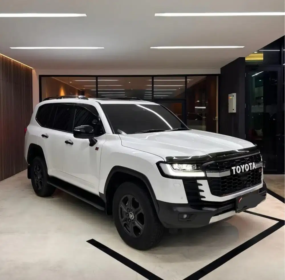 Toyota Landcruiser 300 GR 2023