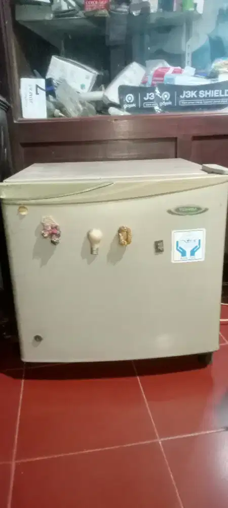 Kulkas Mini Dingin Frezer Beku Lok Tanah Abang