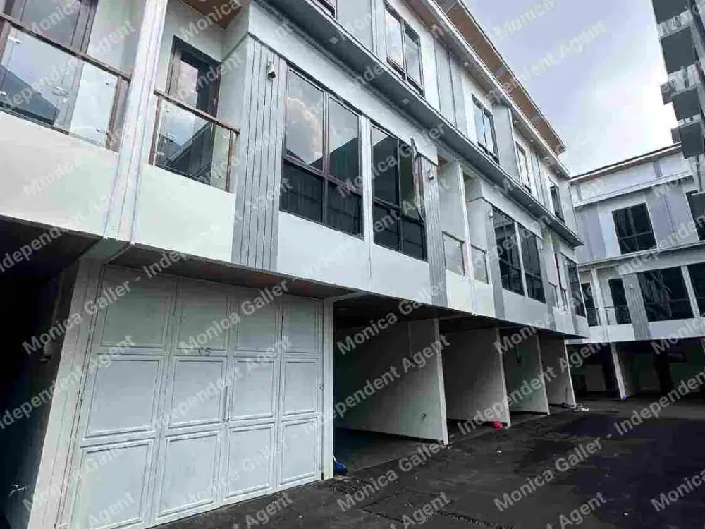 Rumah 3 Lantai 6 Kamar 2 Mobil Masuk di Dwiwarna dekat RSUD Sawah Besar