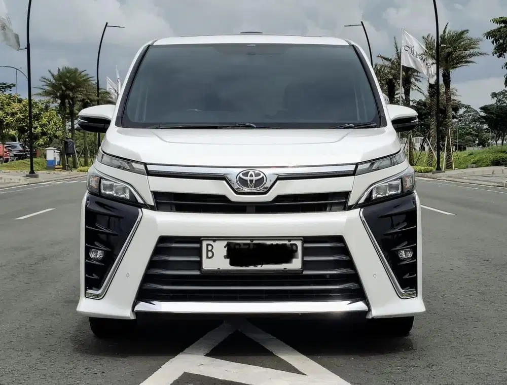 DP 5 JUTA VOXY 2.0 AT Automatic 2018 Sunroof