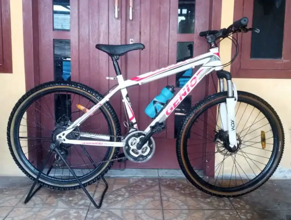 Sepeda gunung mtb genio