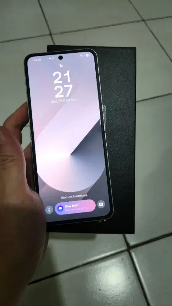 Samsung Z Flip 6 256GB Silver Mulus Like New Minus Minor Banget