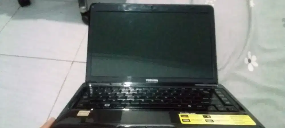 Latop Thosiba core I3 Ram 2GbB hdd 320gb. bs di upgrade jd 4gb klo mau
