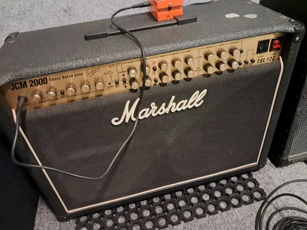 MARSHALL JCM 2000