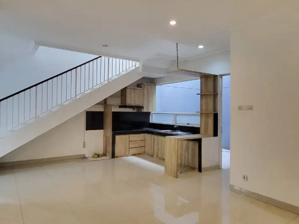 Discovery Aluvia Homie Siap Huni Posisi Depan Dekat Taman Dan Gerbang Cluster Emerald