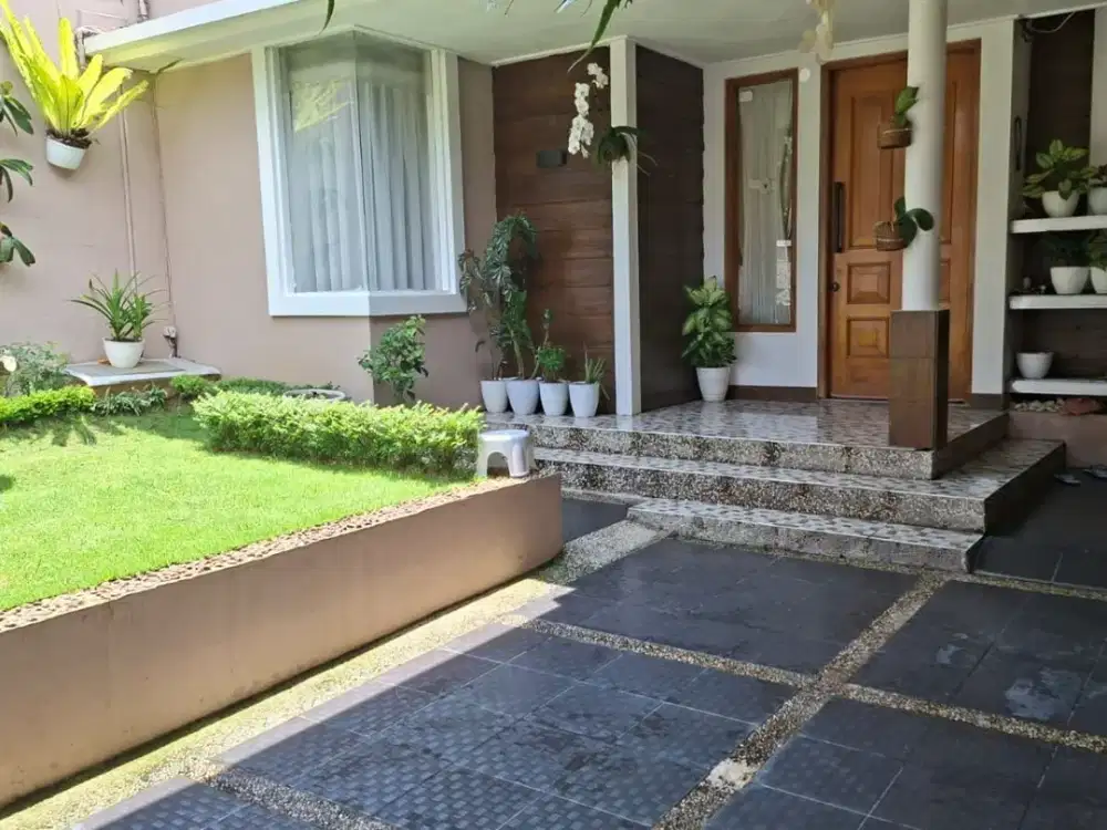 Rumah cantik terawat furnish 2 lantai di perumahan Bunga Bakung Residence Ciwastra Bandung
