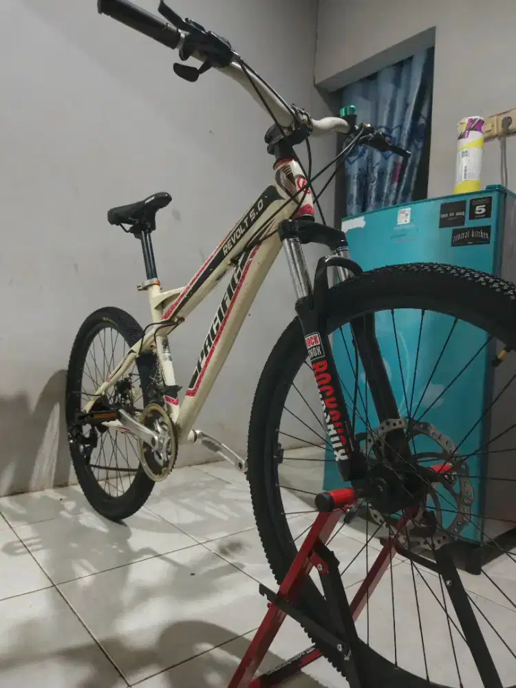 Sepeda pacific revolt 5.0 ukuran 26