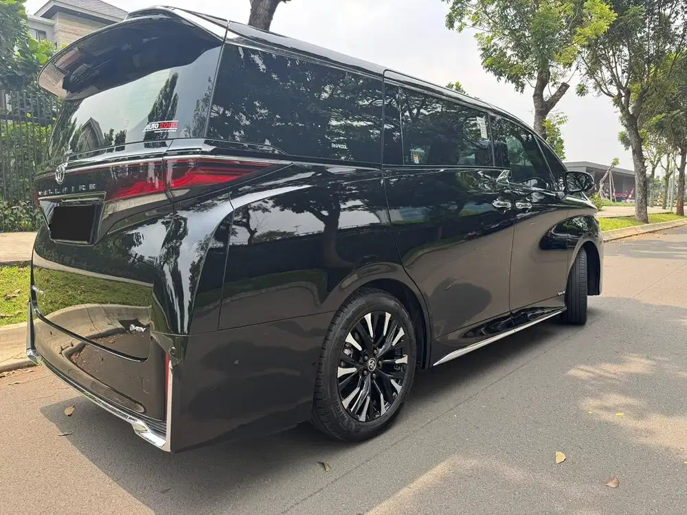 toyota vellfire 2024/2025 vip lounge km9000 like new condition!!!