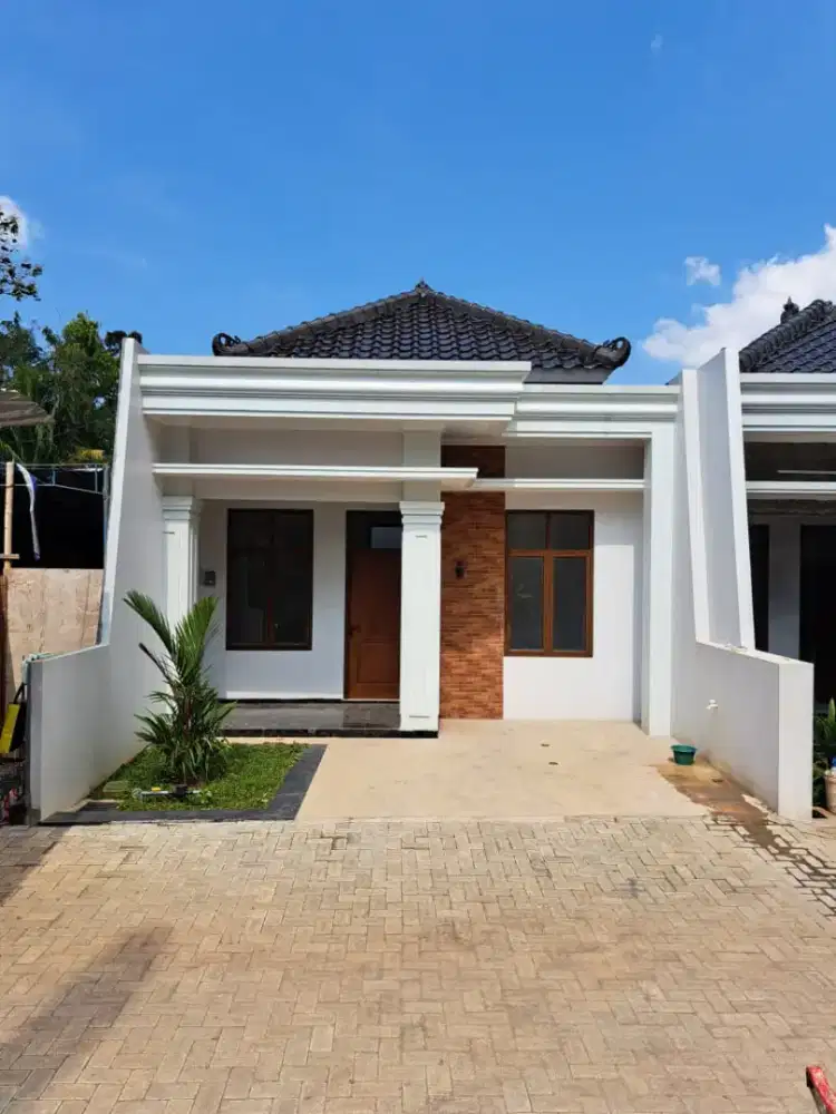 RUMAH BARU CLASSIC MODERN SIAP HUNI, JALAN LEBAR BANYUMANIK