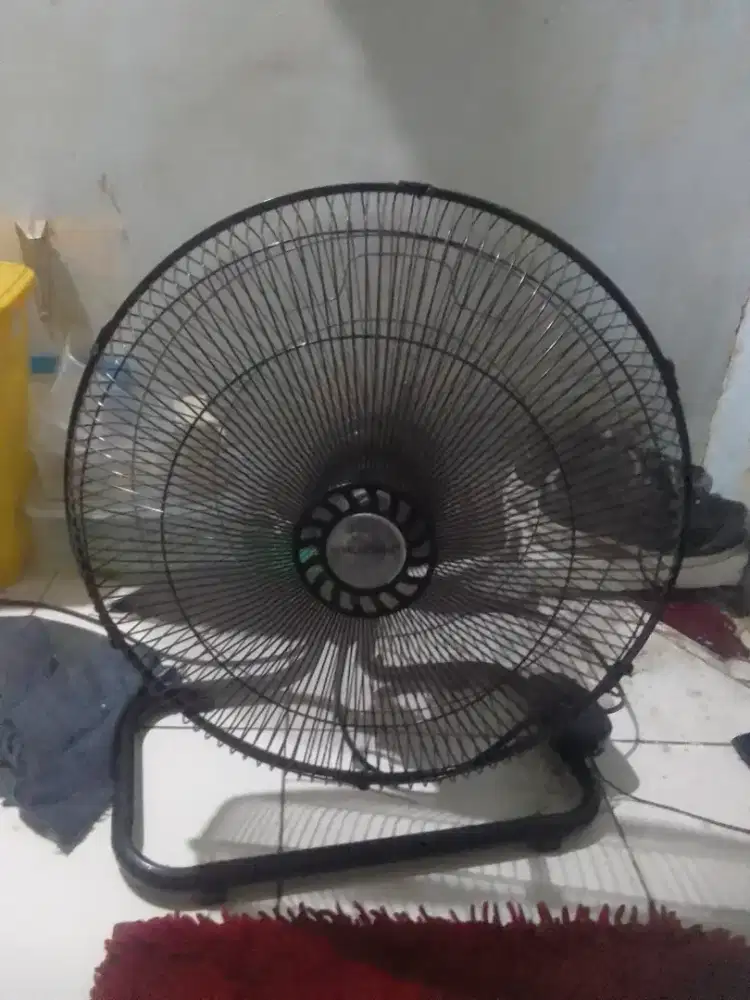 Kipas angin duduk besi 16 inchi merk SELECTRON