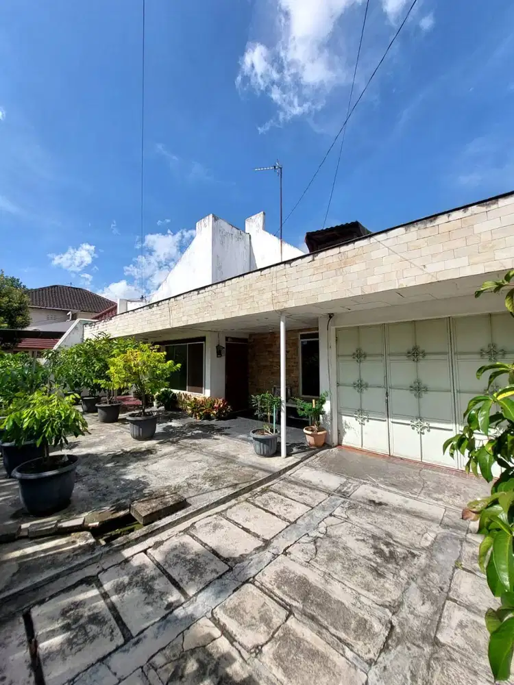 Rumah Klasik Halaman Luas di Condongcatur dekat Jalan Kaliurang