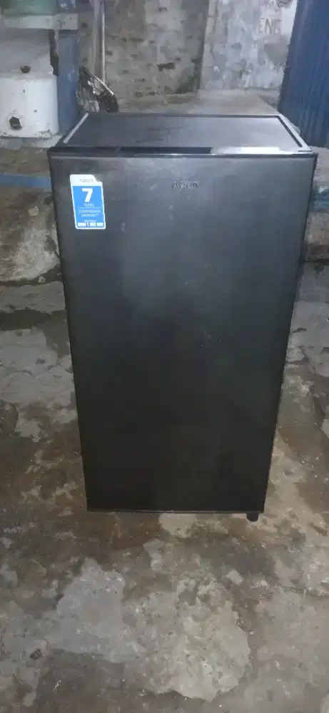 Kulkas 1 pintu merek aqua