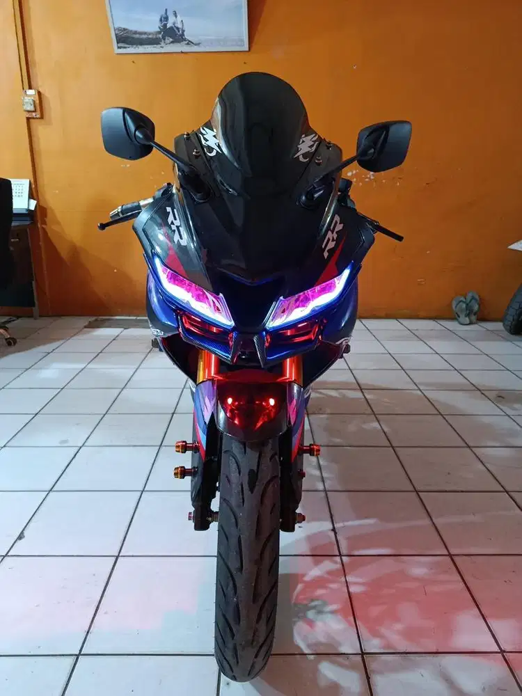 Yamaha R15 pajak hidup