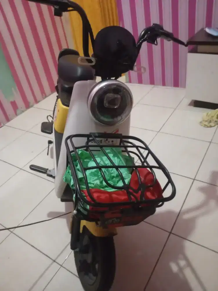 Sepeda listrik merk solos