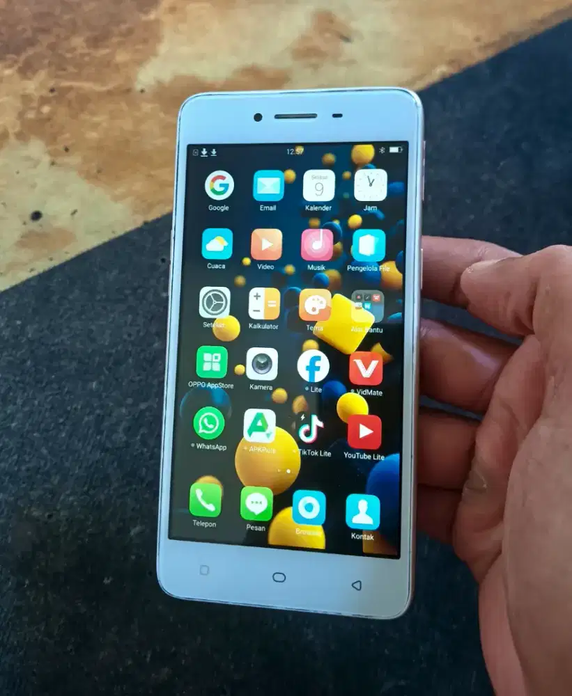 Oppo A37F ( 2/16GB ) SUPER MULUSSS, HRG NETT 350.000