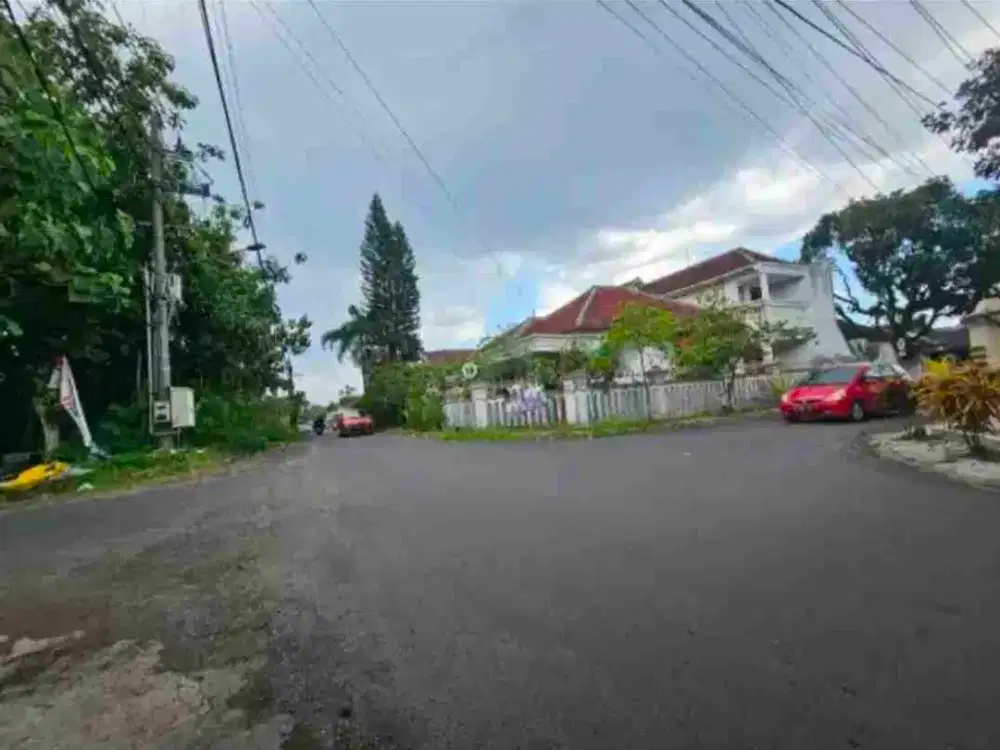 rumah besar harga tanah saja luas 381 posiasi hook bagus buat kos elite di pinggir jalan di bunga bunga suhat. di pinggir jalan dilewati angkot