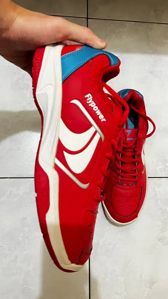 Di jual sepatu badbinton flypower