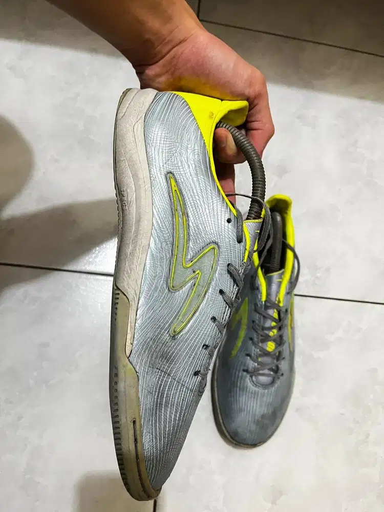 Dijual sepatu futsal specs ls evo ori