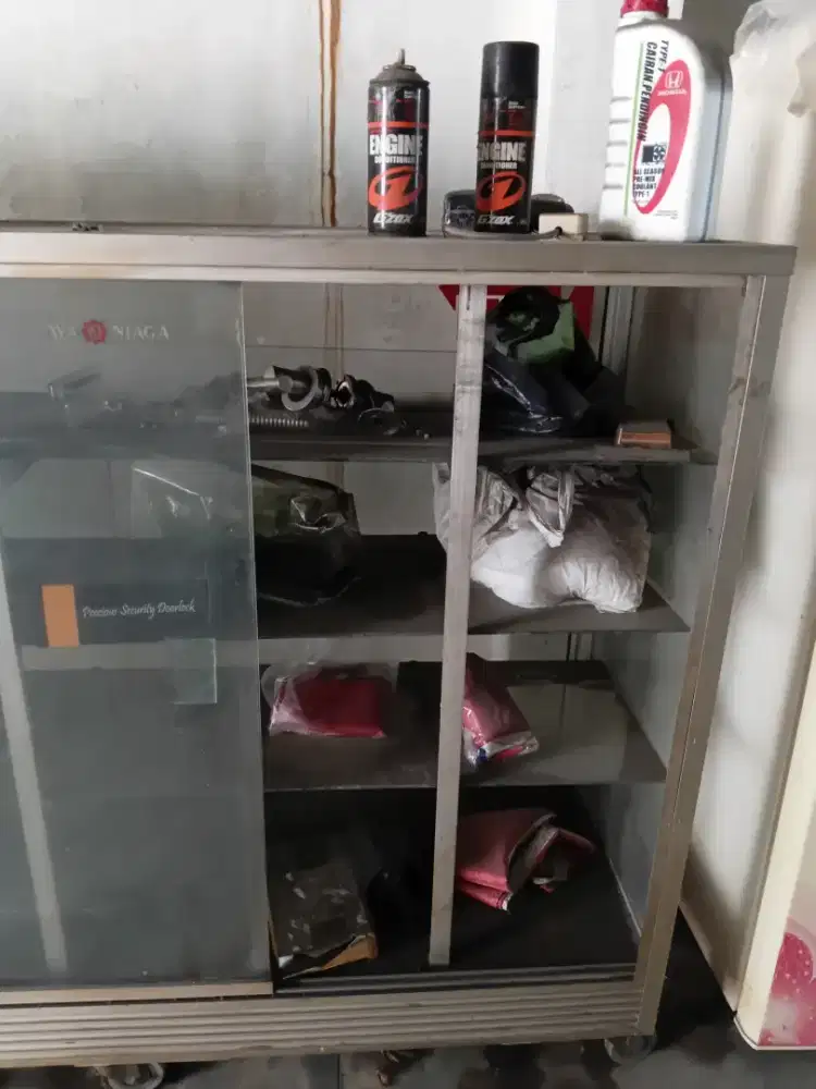 Lemari kaca etalase panjang 2 meter