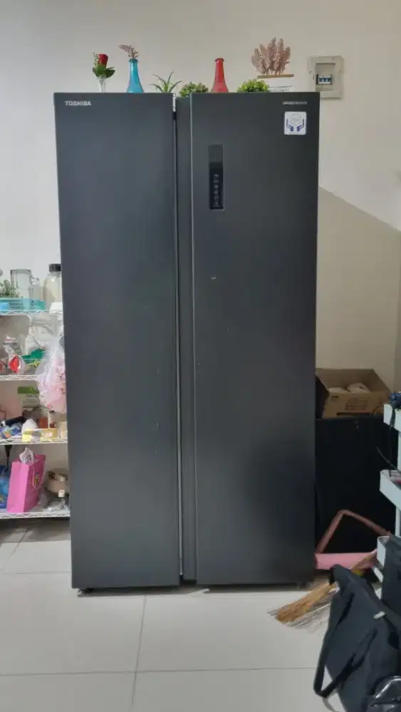 Kulkas toshiba side by side