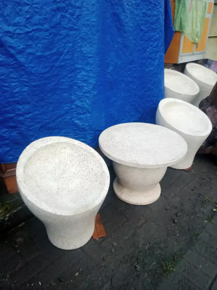 Satu set kursi tamu dari marmer