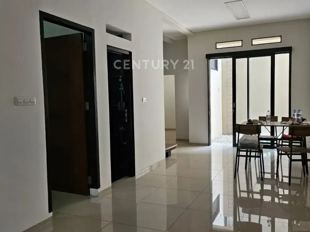 Rumah 2 Lantai Sangat Terawat Siap Huni 2 Carport Sayap Buah Batu